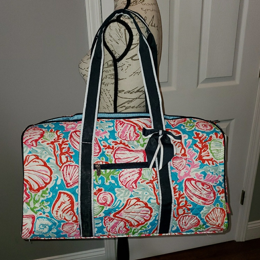 Seashell print duffel with navy trim